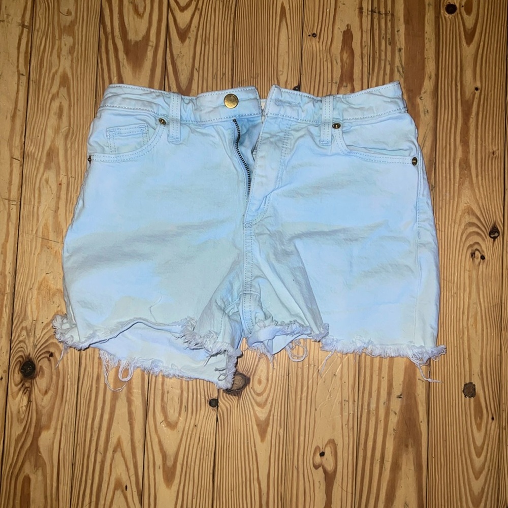 The jeans shorts are a mixture of blue and white so it’s like a light blue.